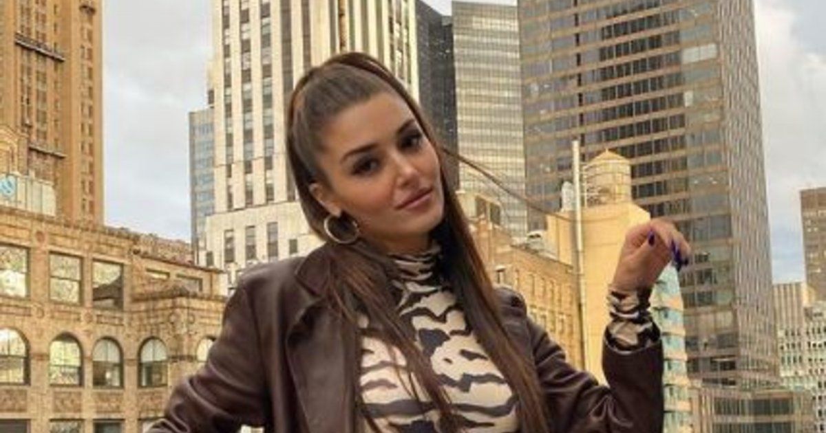 شاهد .. هاندا أرتشيل وشقيقتها تخطفان الأنظار بلقطة عفوية