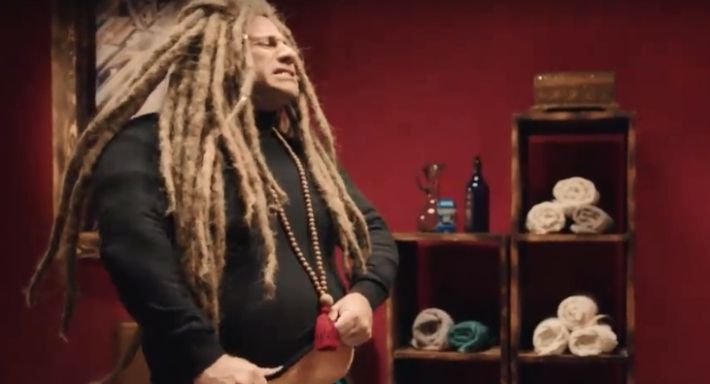 لو حد تخين يسمع أغنية “أنا بتخان” من مسلسل الكبير – شاهد