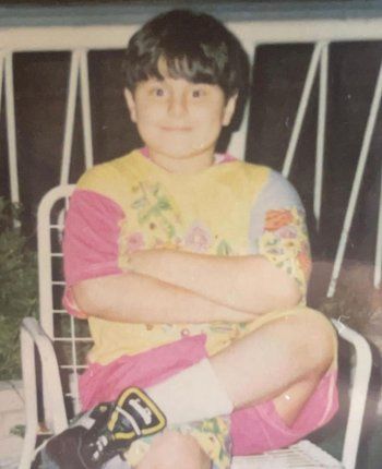 شاهد .. ممثل ينشر هذه الصورة بعد الإفراج عنه.. خمنوا من هو