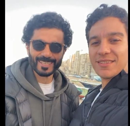 بفيديو من الكواليس برفقة ابنه نور.. خالد النبوي يروج لـ”راجعين ياهوي”