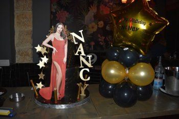 شاهد .. خاص وبالصور- بأجواء حماسية.. هكذا إحتفلت نانسي نصر الله بعيد ميلادها