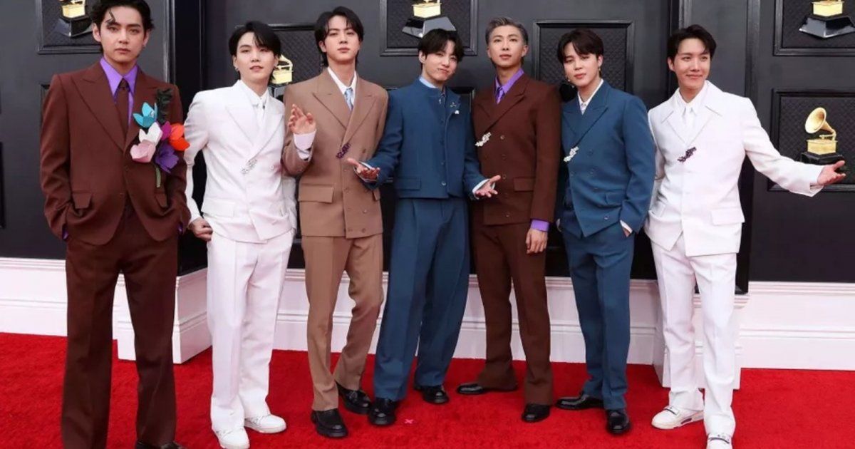 شاهد .. غرامي 2022: فريق BTS لمع بأدائه على المسرح