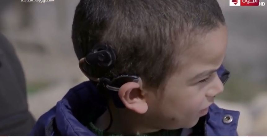 واحد من الناس يحقق حلم مدرس ويفك كربه و يساهم فى تكاليف علاج اولاده