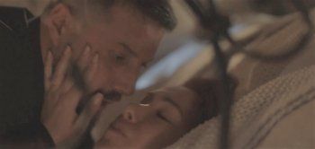 شاهد .. دانييلا رحمة ومحمد الأحمد يثيران الجدل بمشهدهما في السرير-بالصور