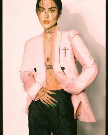 شاهد .. نايا تفاجئ الجمهور بأحدث ظهور لها.. التاتو يغطي جسمها وشكلها لم يعد نفسه!