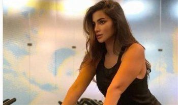 شاهد .. بالصور - هدى الأتربي بإطلالة نارية من الجيم...والجمهور يتفاعل