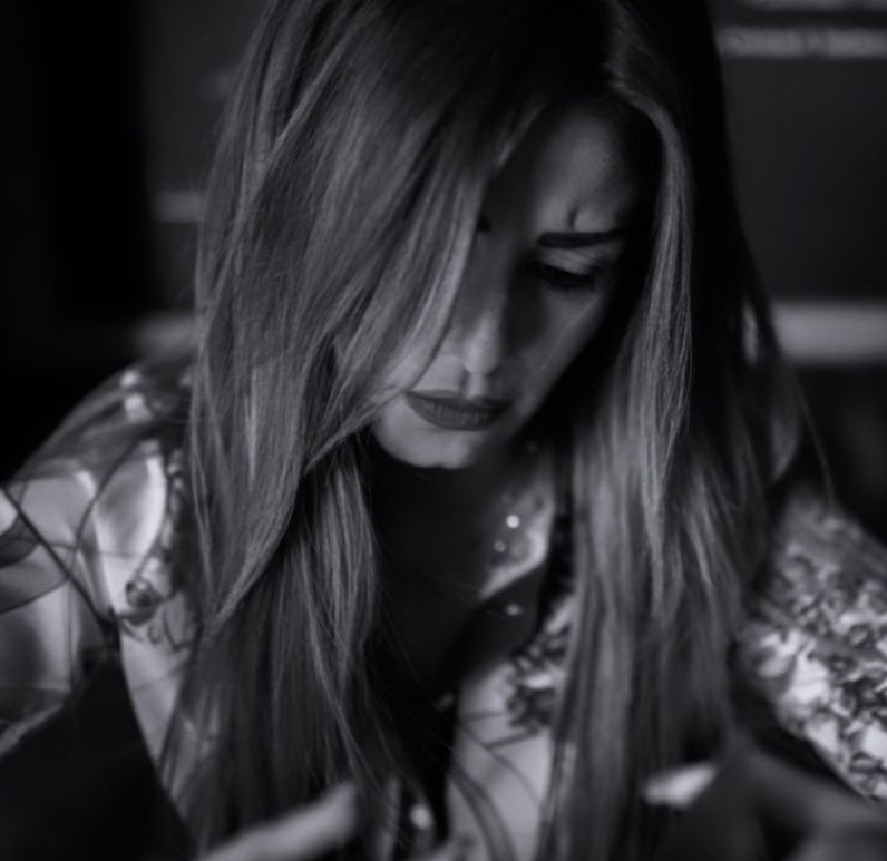 منة فضالي لجمهورها :” لاتتخد قرارات عندما تكون حزينا”