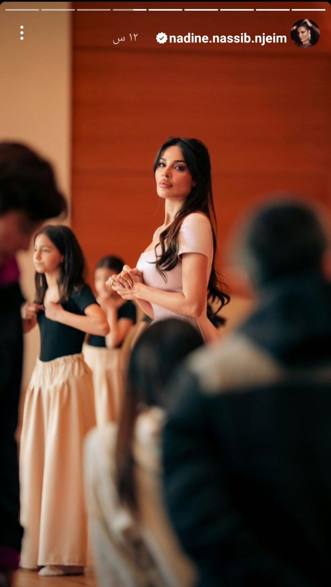 نادين نسيب نجيم تروج لإعلانها الجديد بصور من الكواليس- شاهد