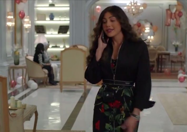 في نهار رمضان – ريهام حجاج ماشية بفستان بـ100 الف جنيه .. شاهد