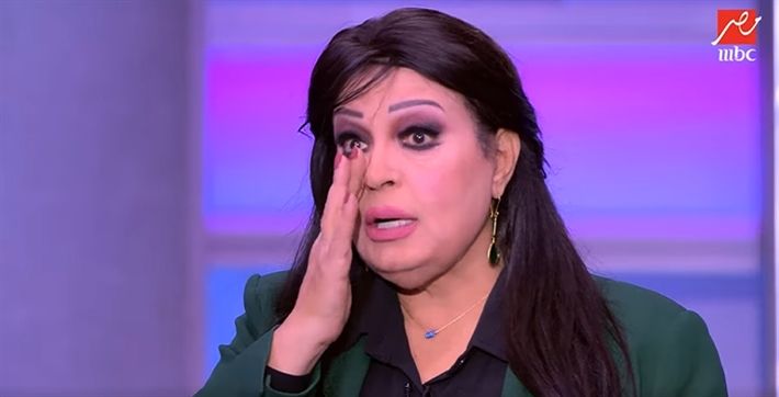 بالفيديو – مقبرة ” فيفي عبده ” شرحة و برحة و الهوا يرد الروح