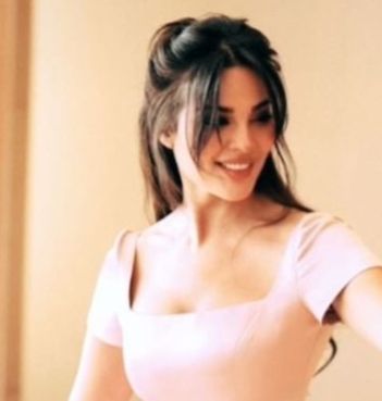 نادين نسيب نجيم تروج لإعلانها الجديد بصور من الكواليس- شاهد