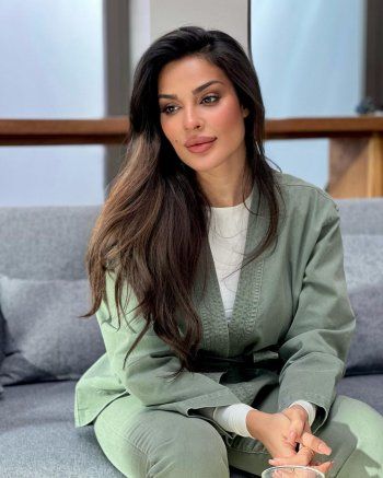 شاهد .. نادين نسيب نجيم بإطلالة رائعة.. والجمهور يتفاعل!