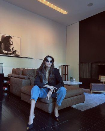 شاهد .. هاندا أرتشيل بإطلالة مميزة للغاية.. والجمهور يتفاعل