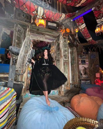 شاهد .. صافينازتتجول بالعباءة في شرم الشيخ - بالصور