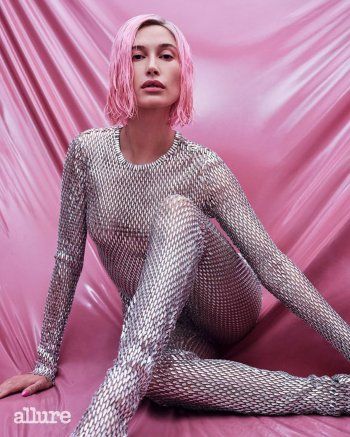 شاهد .. هايلي بيبر بتغيير جذري.. هذا لون شعرها الجديد