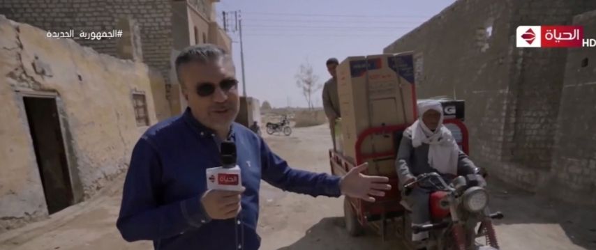 واحد من الناس يحقق حلم ارملة بمبلغ مالى واجهزة كهربائية..قناة الحياة