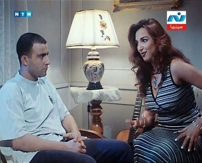 بالفيديو – قصة مشهد القبلة بين سهام جلال وأحمد السقا كان هيخرب بيتها