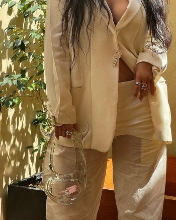 شاهد .. كايلي جينر تثير الجدل.. والسبب حقيبة يدها