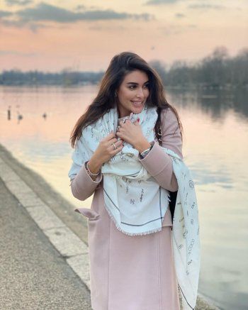 شاهد .. ياسمين صبري بإطلالة أنيقة للغاية من أمام بحيرة!