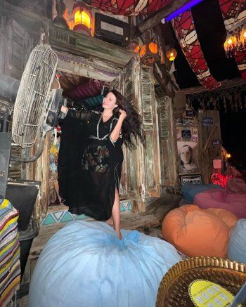 شاهد .. صافينازتتجول بالعباءة في شرم الشيخ - بالصور