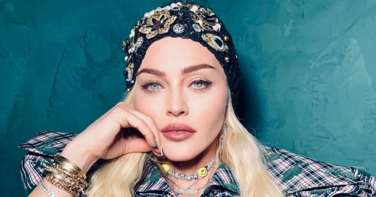 شاهد .. مادونا تحدث بلبلة بإطلالة صغرتها سناً