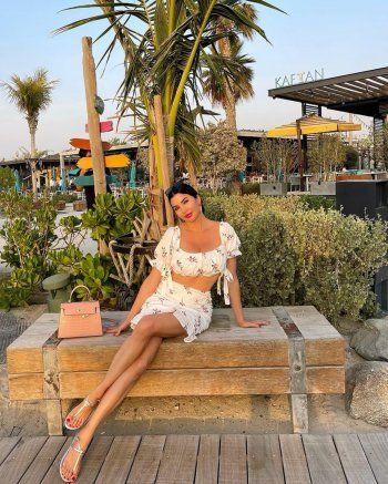 شاهد .. لاميتا فرنجية بلقطات عفوية على البحر - بالصور