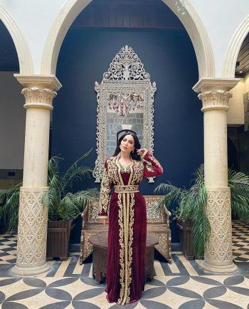 شاهد .. نسرين طافش بإطلالة عربية مميزة للغاية.. وعباءتها حديث المتابعين