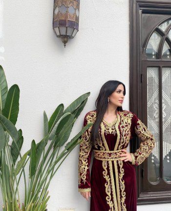 شاهد .. نسرين طافش بإطلالة عربية مميزة للغاية.. وعباءتها حديث المتابعين