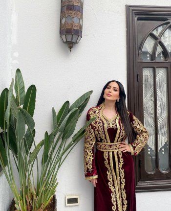 شاهد .. نسرين طافش بإطلالة عربية مميزة للغاية.. وعباءتها حديث المتابعين