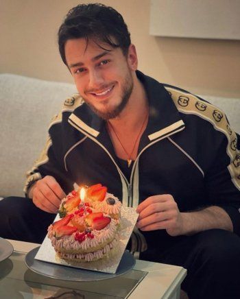 شاهد .. سعد لمجرد يتحضر لطرح أغنية جديدة ويحتفل بعيد ميلاده-بالصور