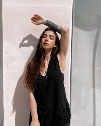 شاهد .. إبنة نوال الزغبي تستعرض وشمها الكبير الذي يغطي ذراعها - بالصور