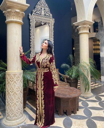 شاهد .. نسرين طافش بإطلالة عربية مميزة للغاية.. وعباءتها حديث المتابعين