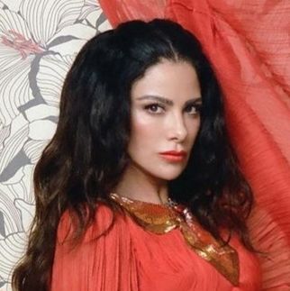 صبا مبارك تخطف الانظار بالاحمر في احدث اطلالتها- شاهد