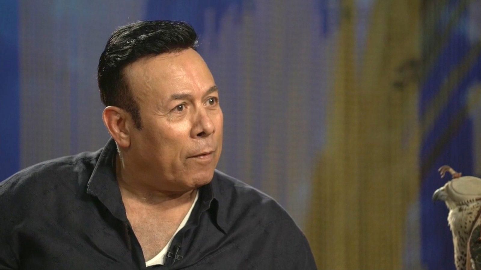 بالفيديو – أحمد ماهر يدخل في نوبة من البكاء علي الهواء