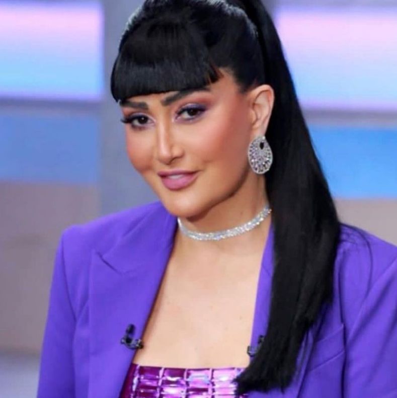 غادة عبدالرازق تتألق في كواليس تصوير برنامج ” كلام الناس” – شاهد