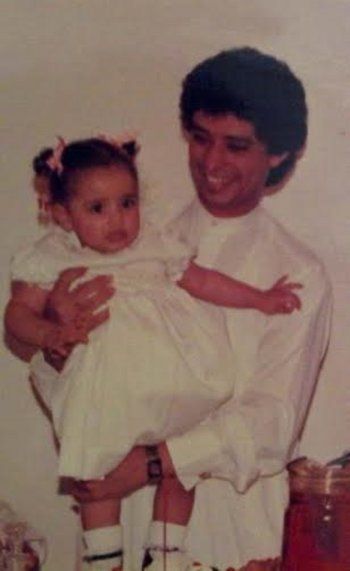 شاهد .. كبرت وأصبحت فنانة شهيرة.. خمنوا هوية هذه الطفلة