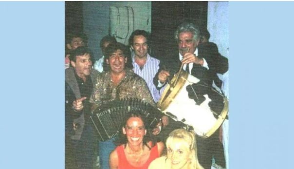 قصة صورة عمر الشريف ومارادونا : بالطبلة