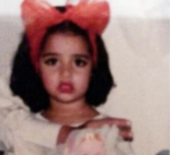 شاهد .. كبرت وأصبحت فنانة شهيرة.. خمنوا هوية هذه الطفلة