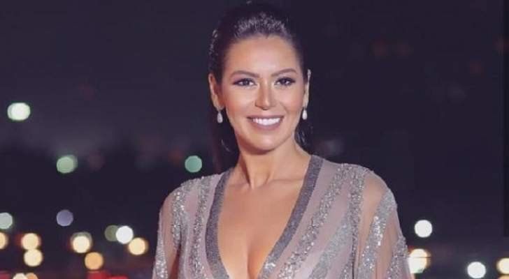 شاهد .. بالصورة - لقاء الخميسي تحتفل بذكرى زواجها قبل قدومها...والجمهور يعلق