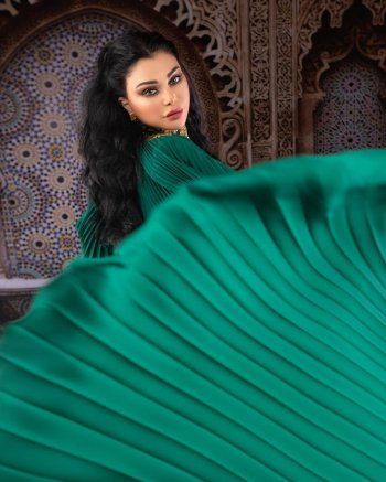 شاهد .. إطلالة رائعة لـ هيفا وهبي باللون الأخضر.. وجمالها حديث الكثيرين