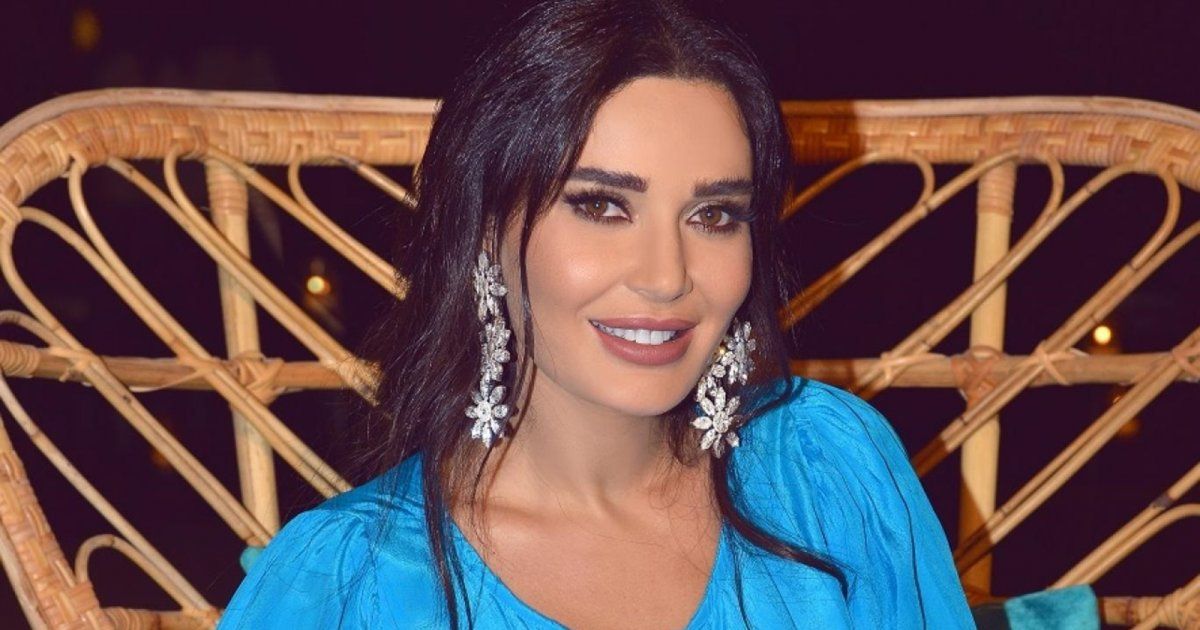 شاهد .. والدة سيرين عبد النور تحدث ضجة بظهورها.. والشبه بينهما كبير