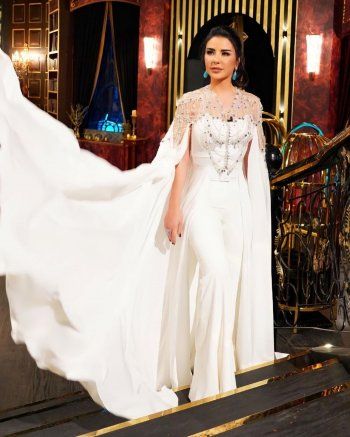 شاهد .. إطلالة حابسة للأنفاس لـ ماغي بو غصن.. شاهدوا عباءتها!