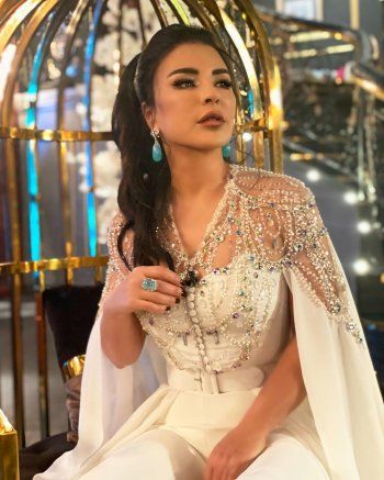 شاهد .. إطلالة حابسة للأنفاس لـ ماغي بو غصن.. شاهدوا عباءتها!