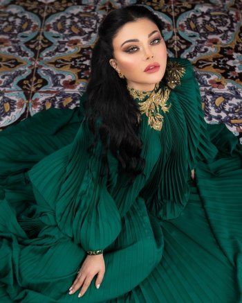 شاهد .. إطلالة رائعة لـ هيفا وهبي باللون الأخضر.. وجمالها حديث الكثيرين