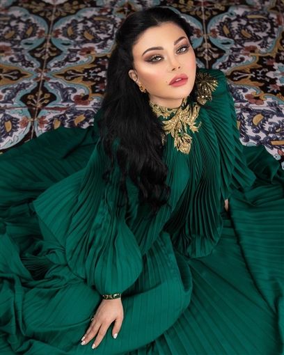 هيفاء وهبي بتمسي عليكم بالعباءة الرمضانية – شاهد علي الجمال