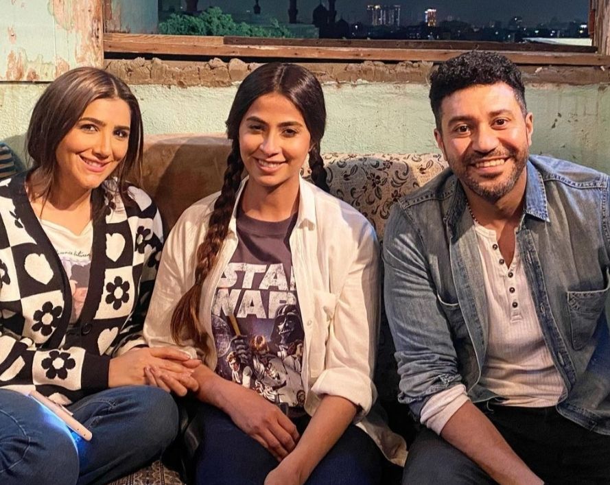 محمد عز يروج لمسلسل رانيا وسكينه بصورة برفقة مي عمر وروبي- شاهد