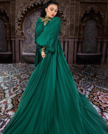 شاهد .. إطلالة رائعة لـ هيفا وهبي باللون الأخضر.. وجمالها حديث الكثيرين