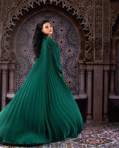 هيفاء وهبي بتمسي عليكم بالعباءة الرمضانية – شاهد علي الجمال