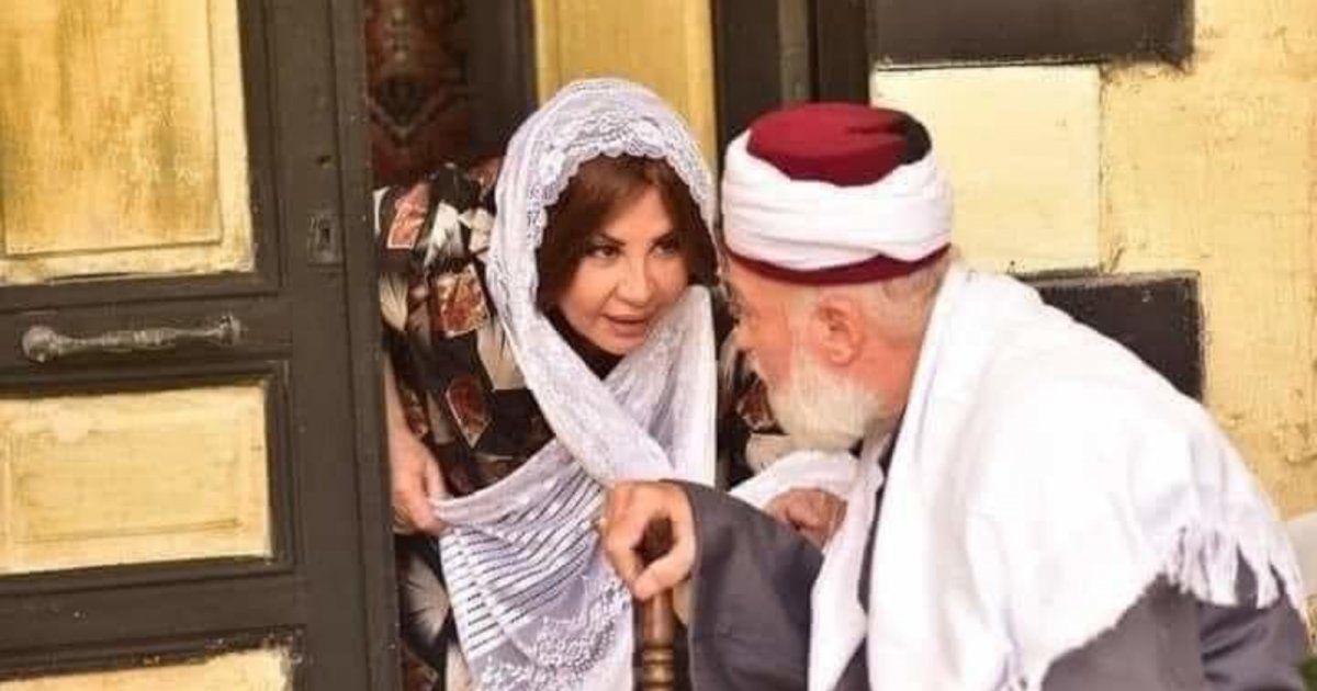 شاهد .. بالفيديو-بعد وفاة زوجاته الأربع.. الشيخ عبد العليم يطلب يد أم بشير بمشهد رومانسي والجمهور يتفاعل