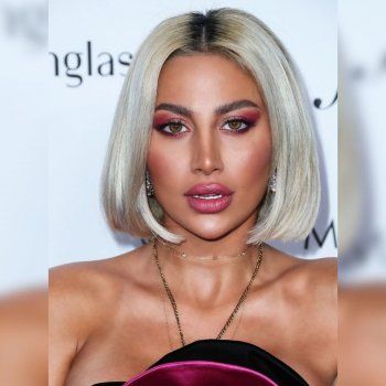 شاهد .. إطلالة رائعة لـ مودل روز.. وما الذي جمعها بـ باريس هليتون؟